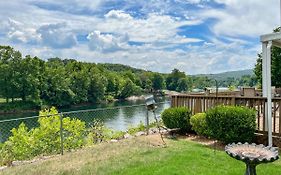 Lake Front 2Br Walk-In With Large Deck - Free Tickets Included - 79-1